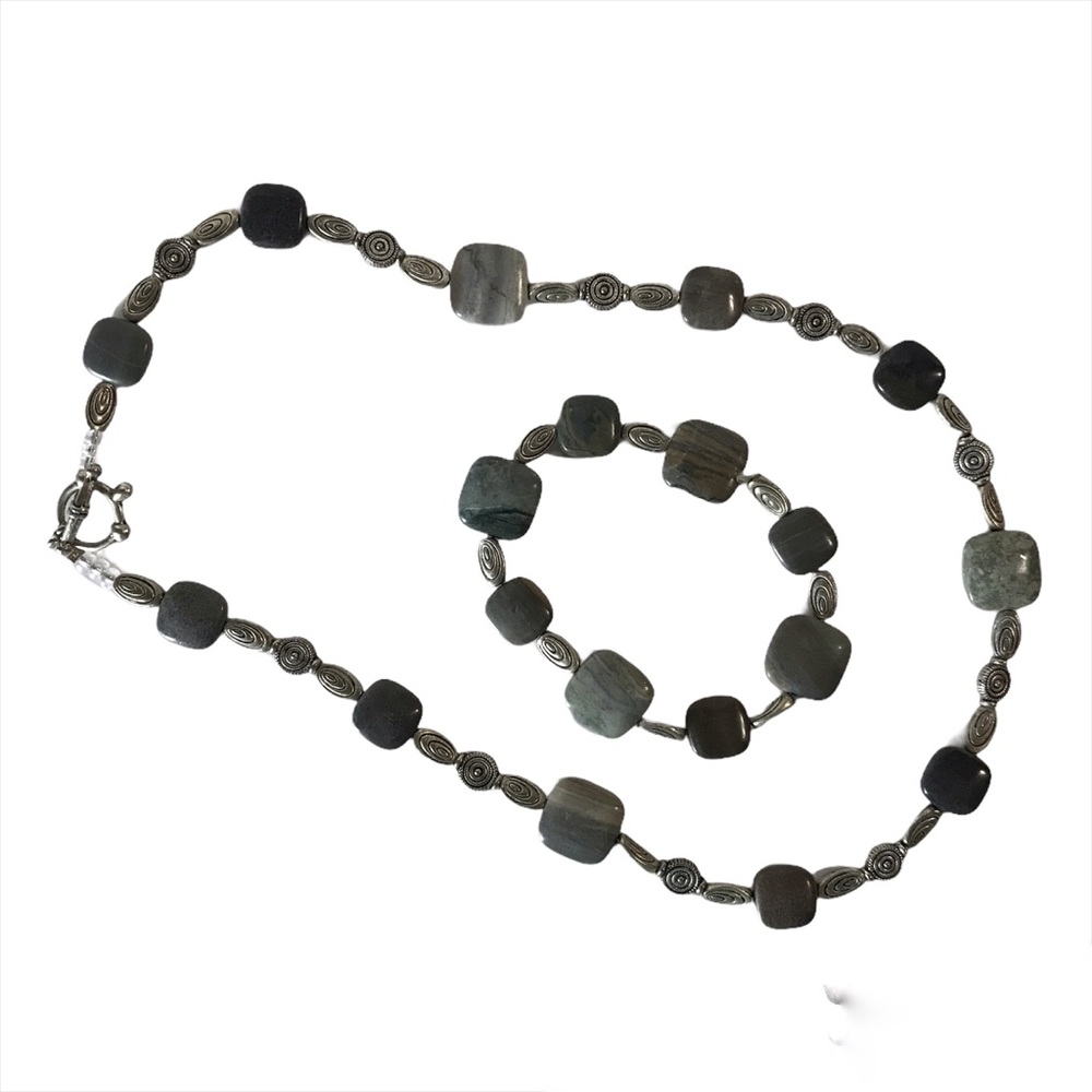 Gray Green Stone Necklace Set Matching Stretch Bracelet Silvertone Accent
